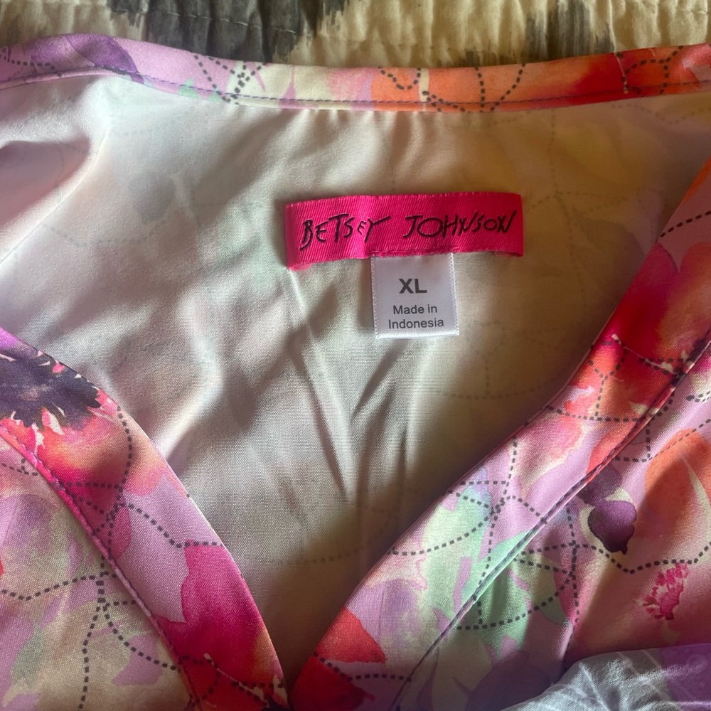 Scrub tops! - Picture 3 of 3